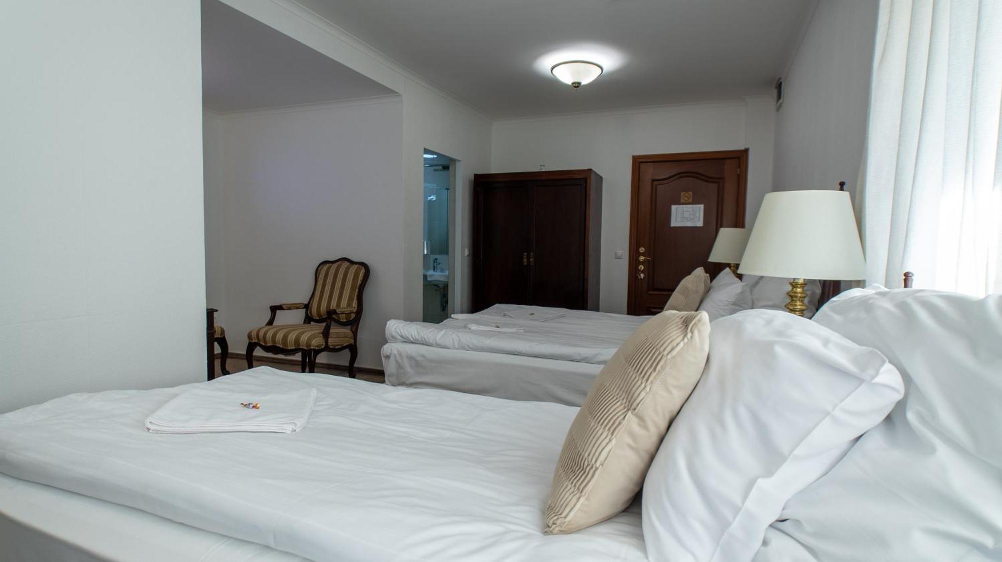 Opera16 Guestrooms Budapest Ngoại thất bức ảnh