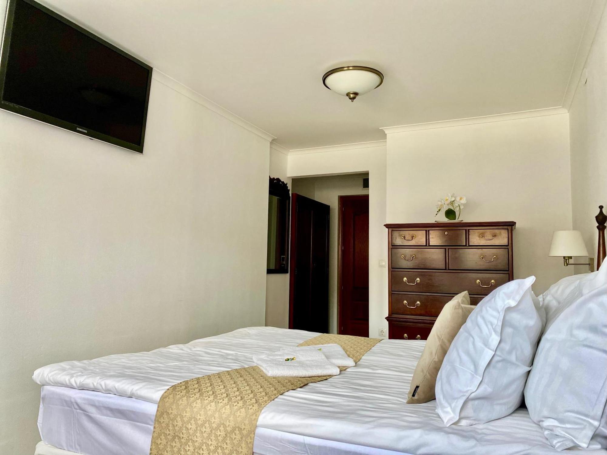 Opera16 Guestrooms Budapest Ngoại thất bức ảnh