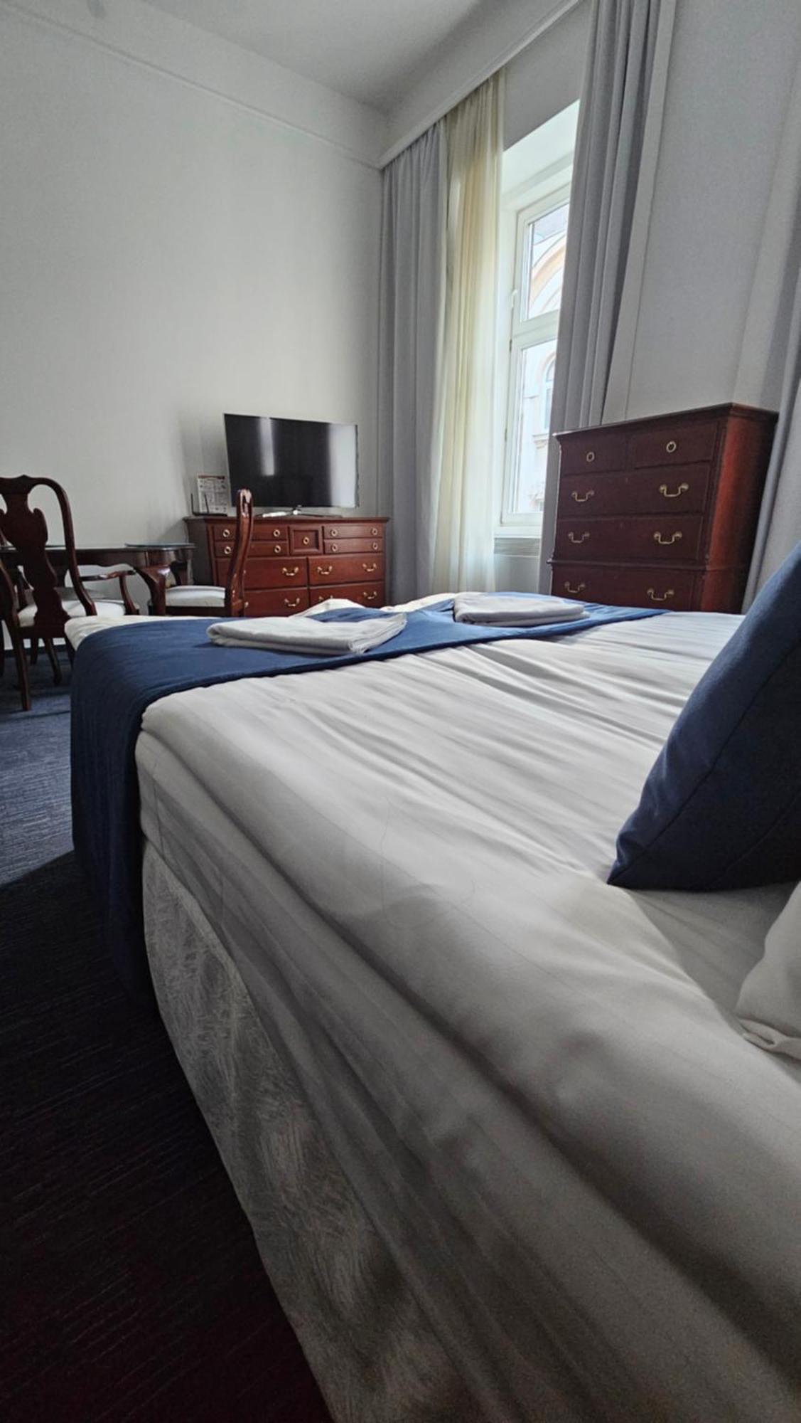 Opera16 Guestrooms Budapest Ngoại thất bức ảnh