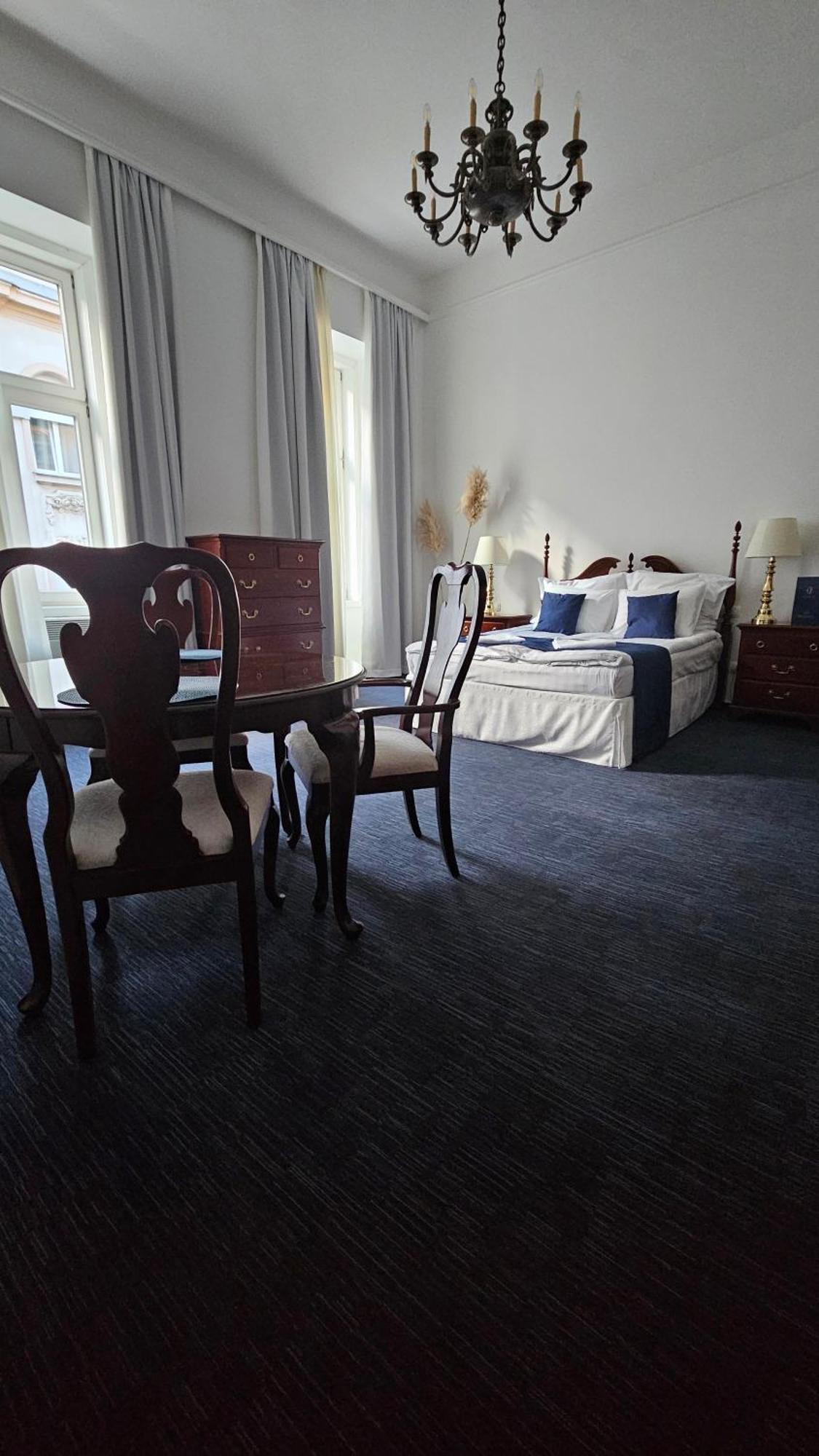 Opera16 Guestrooms Budapest Ngoại thất bức ảnh
